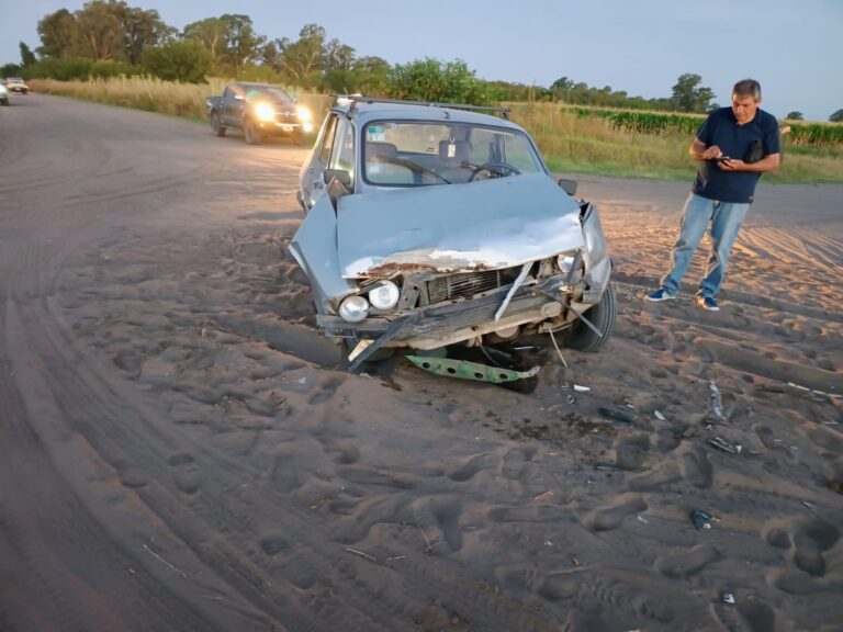 Choque en camino rural cerca de Morea
