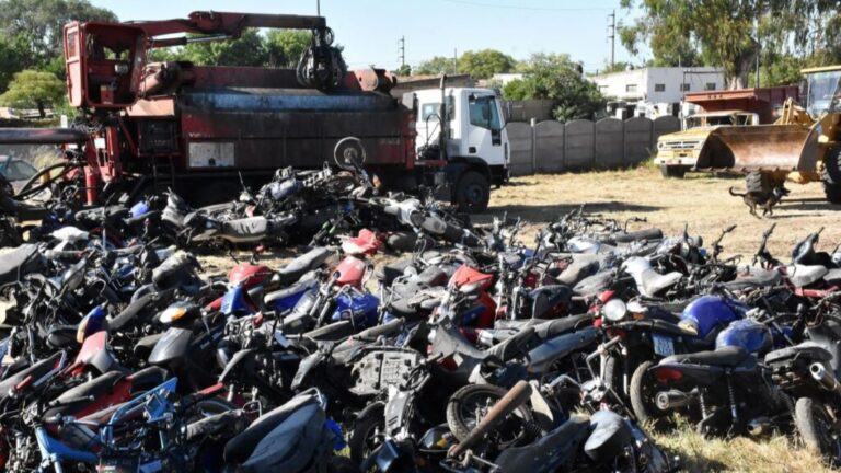 Trenque Lauquen: destruyen 200 motos, 150 caños de escape adulterados y 50 automóviles