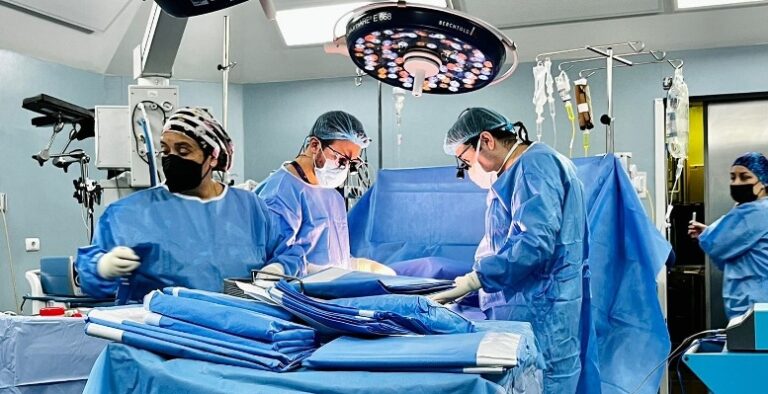 Los médicos argentinos podrán ejercer en el exterior de manera directa