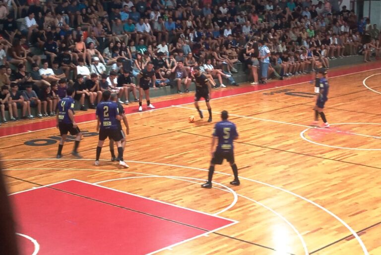 La segunda noche sumó mas asistentes ante una competencia que crece en emoción