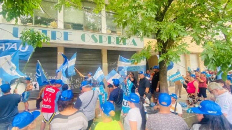 Afiliados de OSPRERA se manifestaron contra la intervención de la obra social