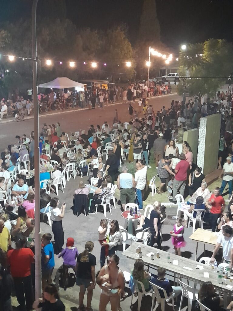 Más de 3000 personas celebraron una noche mágica en Facundo Quiroga