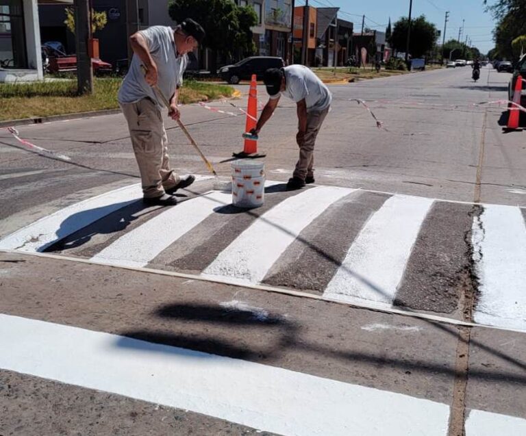 Continúan los trabajos de demarcación horizontal