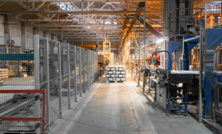 La industria pyme creció 7,3% interanual en diciembre, en tanto, el año cerró con una caída acumulada del 9,8%