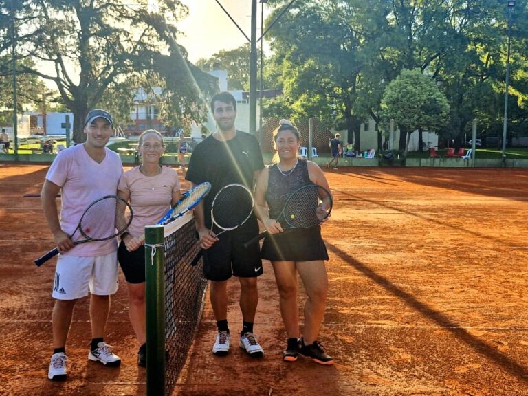 La Liga Nuevejuliense de Tenis inició su temporada 2025 con un encuentro de Dobles