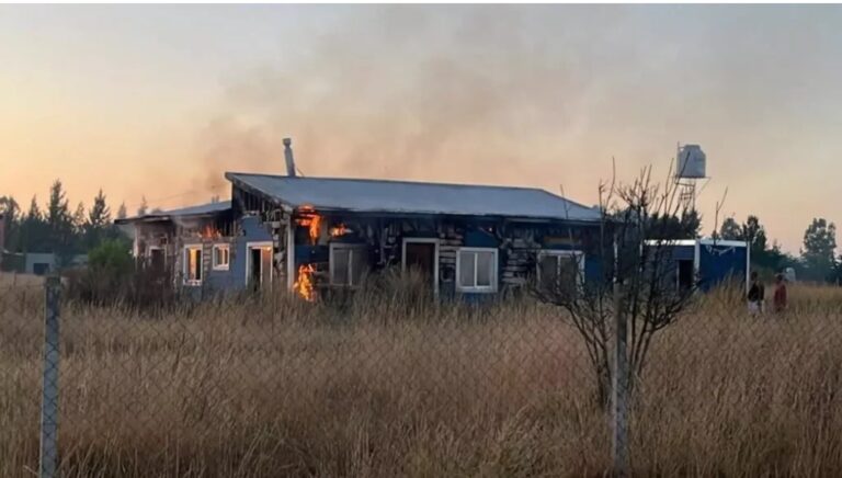 Incendio en Cañuelas: Vecino quemó la casa de una pareja de lesbianas tras meses de hostigamiento