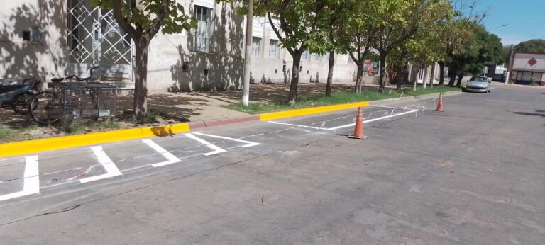 Mejoras en la Infraestructura Vial: trabajos de demarcación y señalización en localidades del Distrito