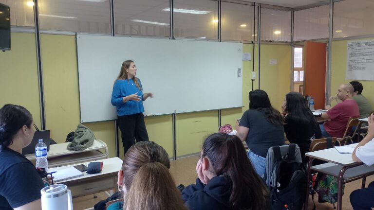 La Directora de Gestión Ambiental habló sobre residuos ante alumnos del ISETA