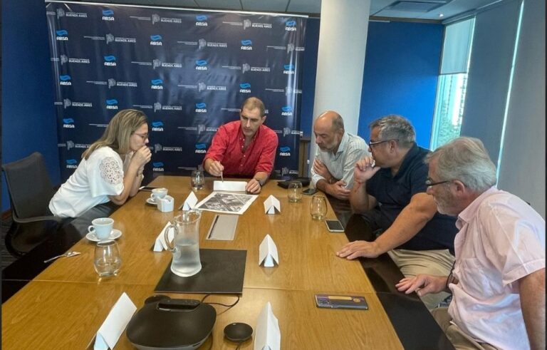 Mas reuniones en La Plata de la Jefa Comunal por obras de agua en Barrios Unidos