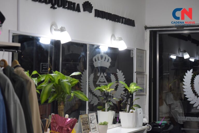 The Crown, peluquería e indumentaria, inauguró su nuevo local