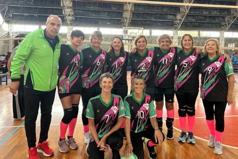 El equipo femenino categoría +60 “9 FEM” inició con éxito su participación en la liga de América