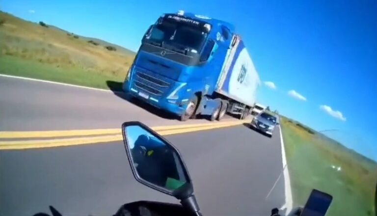 Se le retira Licencia de Conducir a automovilista que casi mata a motociclista en la Ruta 35