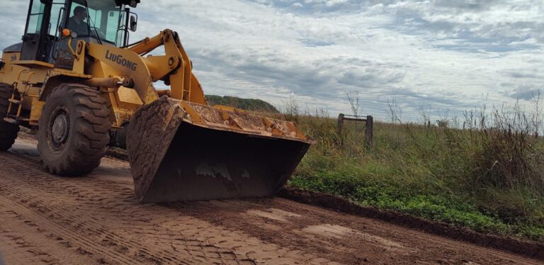 Continúan los trabajos de reconstrucción de caminos del distrito