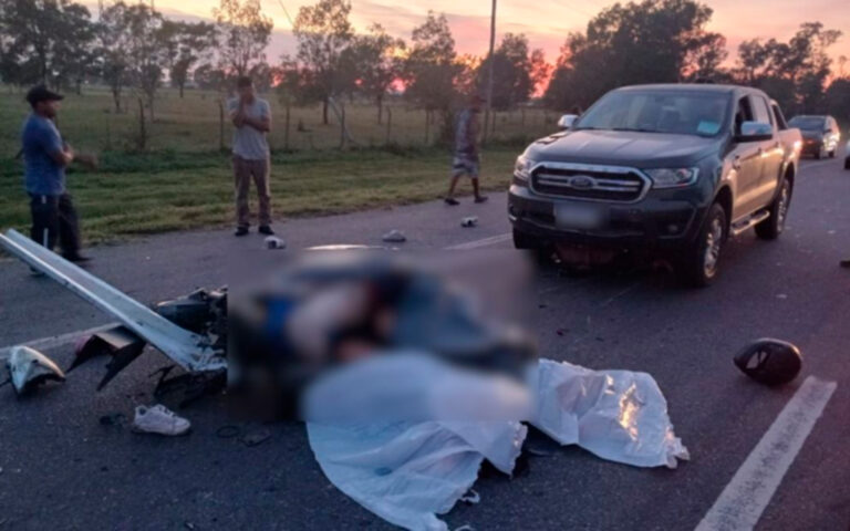 Mueren cuatro jóvenes que circulaban en una moto robada e iban sin casco