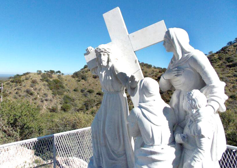 Vía Crucis de Villa de la Quebrada: un recorrido de fe al pie del Cerro Tinaja