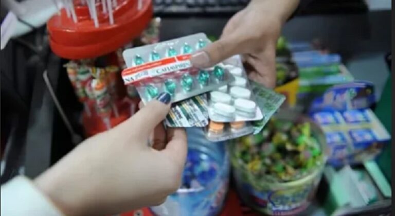 La Justicia ordenó frenar la venta de medicamentos fuera de las farmacias y limitó el alcance del DNU 70