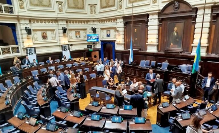 La oposición le pide una Sesión Especial a Magario para suspender las PASO en territorio bonaerense