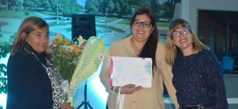 ‘Bajo la piel del mar’: inauguración de la muestra de Carina Quessi en la Terminal de Omnibus