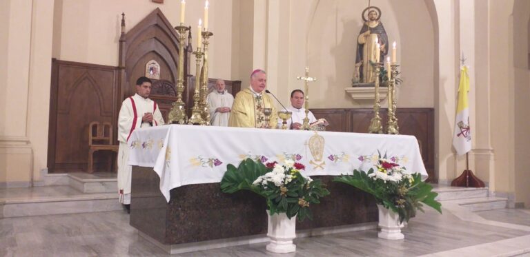 Monseñor Ariel Torrado Mosconi recreó el gesto de humildad de Jesús e invitó a “gastar la vida por amor al prójimo”