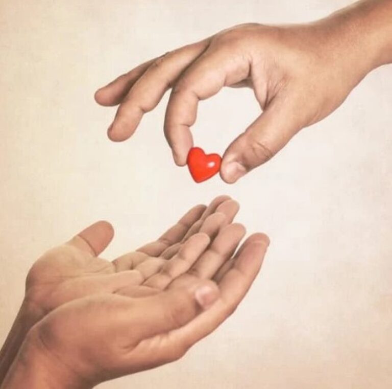 El Día Mundial del Amor invita a la humanidad a unirse en la paz y la solidaridad