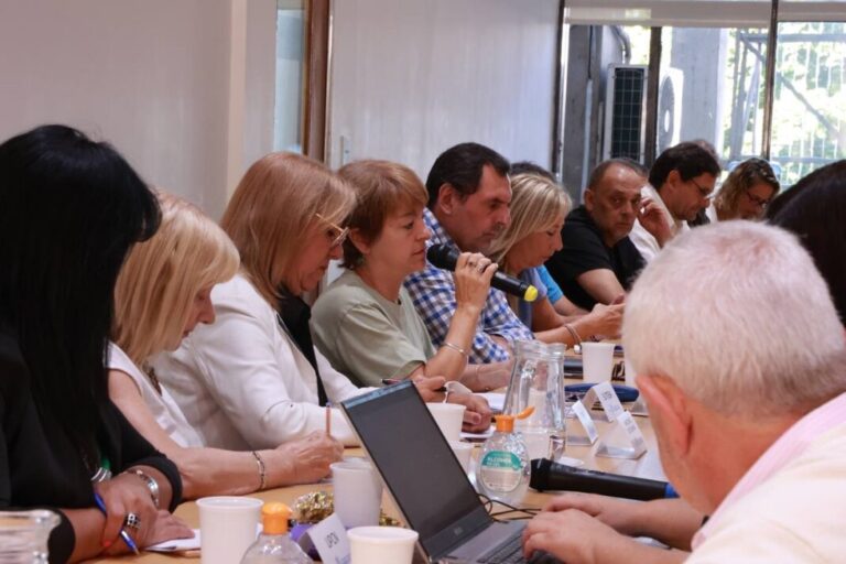 La Provincia recibe este martes a docentes, estatales y judiciales para discutir salarios en medio de la suba inflacionaria