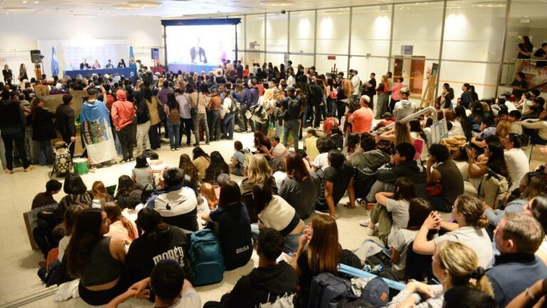Magario destacó la importancia de escuchar a las juventudes para construir políticas públicas