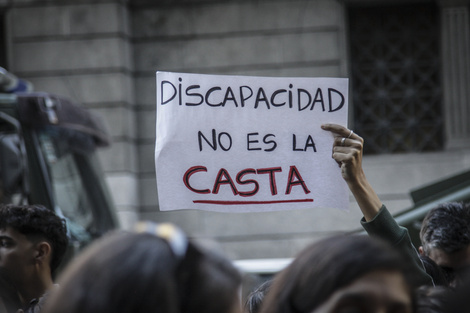 Una masiva marcha pidió mejorar la atención a personas con discapacidad