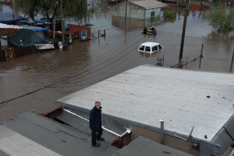 Más de 3000 evacuados tras las intensas lluvias en Buenos Aires