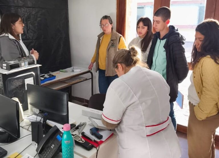 Alumnos del CEPT N° 15 visitaron la Dirección de Bromatología en el marco de la Semana de Prevención de la Triquinosis