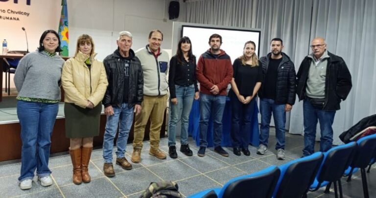 Capacitación sobre triquinosis para productores porcinos y consumidores