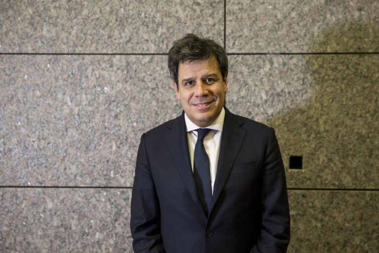Facundo Manes formalizó su ruptura con la UCR y lanzó “Para adelante”
