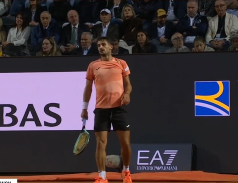 Gran partido de Mariano Navone aunque fue derrotado por el N° 1 del mundo