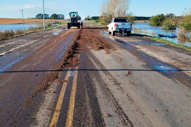 Vialidad bonaerense trabaja para restablecer la circulación en rutas afectadas por las lluvias