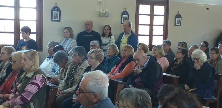 Fieles celebran a Nuestra Señora de Luján con procesión y misa en la Capilla que lleva su nombre