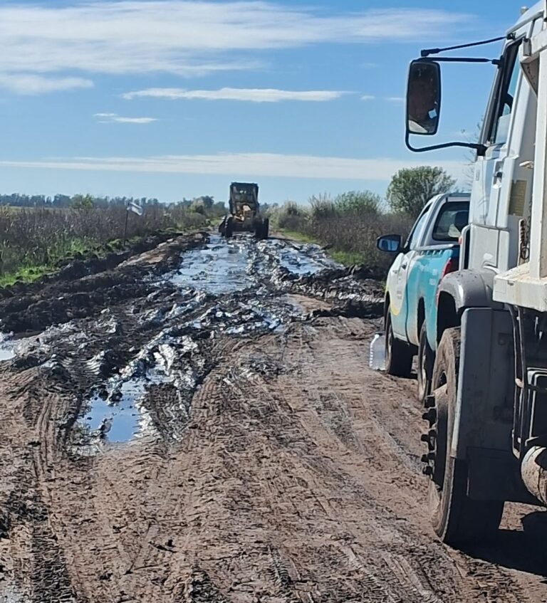 Avanzan obras de reparación en el camino entre Dudignac y Morea