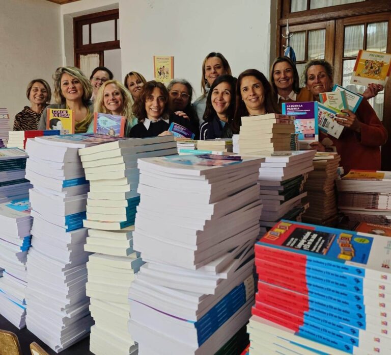 Llegaron más de 3500 libros de ESI para aulas del distrito de Nueve de Julio