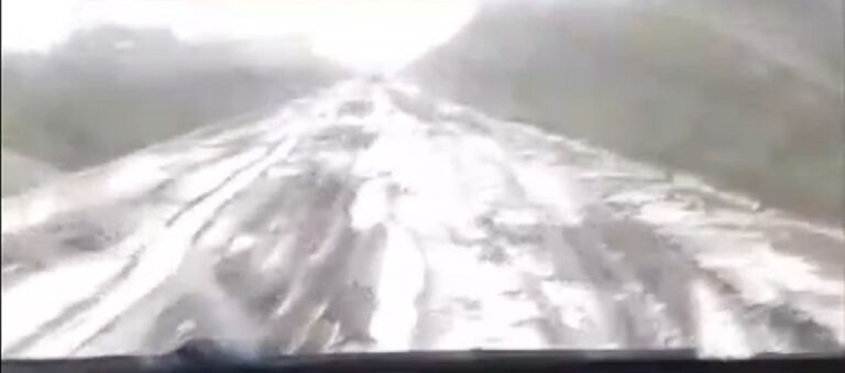 Fútbol bajo agua y caminos deteriorados: malestar en la zona rural