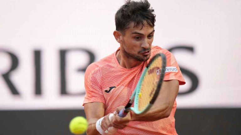 Mariano Navone hace historia en Roland Garros: eliminó a Opelka y avanza por primera vez a tercera ronda