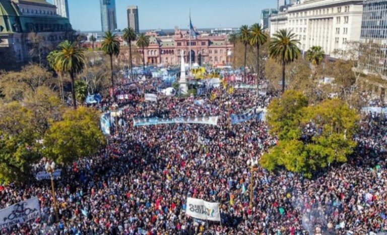 Cristina Fernández habló desde su encierro: “Pido unidad al pueblo y responder siempre con democracia”