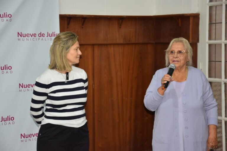 María José Gentile encabezó un encuentro con quienes cuentan noticias cada día