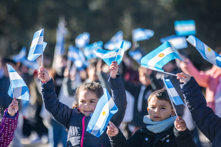 Día de la Bandera en Lincoln: “La bandera nos une y nos inspira a seguir fortaleciendo nuestra libertad”