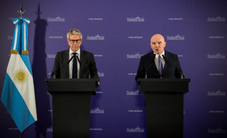 El gobierno Nacional impulsa una ley para blindar ahorros en dólares no declarados y limitar la acción del fisco