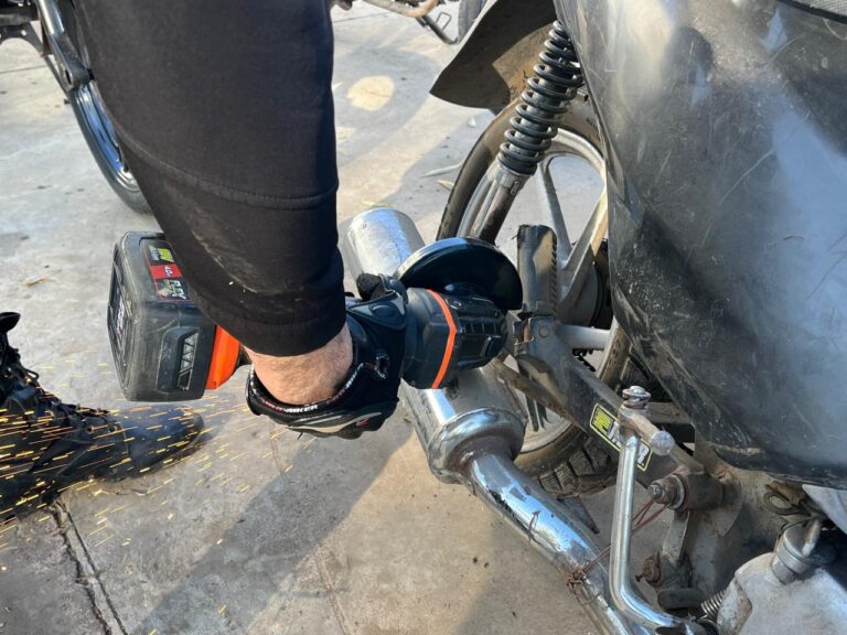 Se destruyeron escapes modificados de motocicletas secuestradas