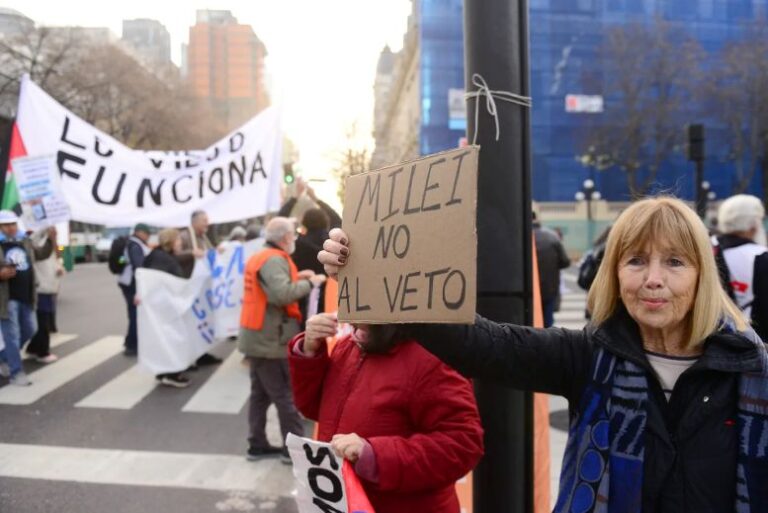 El Gobierno confirmó que vetará el aumento a los jubilados