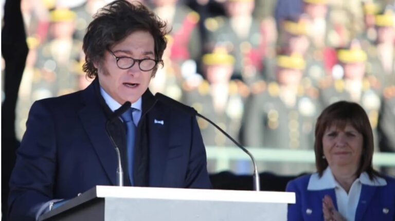 Milei defendió a las Fuerzas Armadas y apuntó contra la “hipocresía política” en el Día de la Bandera