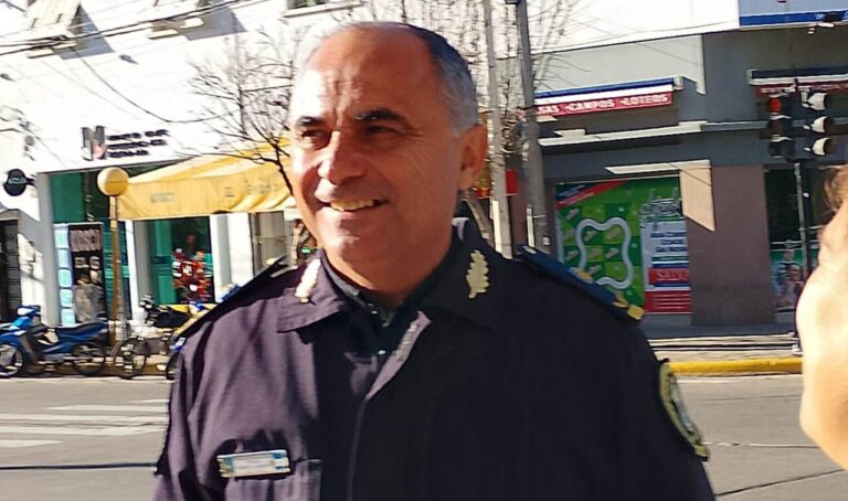Policía Vigilante: El comisario Carlos Barrena refuerza el vínculo entre la comunidad y la seguridad en Nueve de Julio