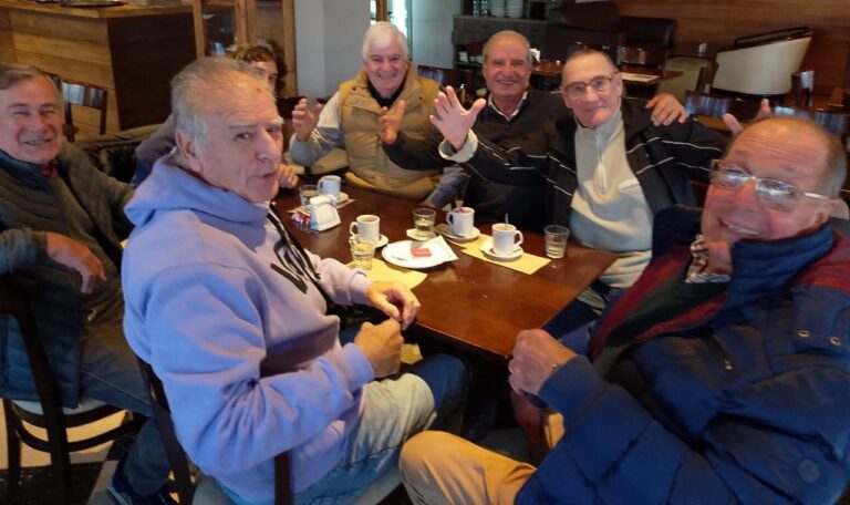 Sorpresa y emoción en el Día del Padre a un ‘Madrugador del 9’ al cumplir 80 años