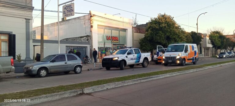 Accidente a pocos metros de la Estación de Trenes: una joven motociclista fue hospitalizada