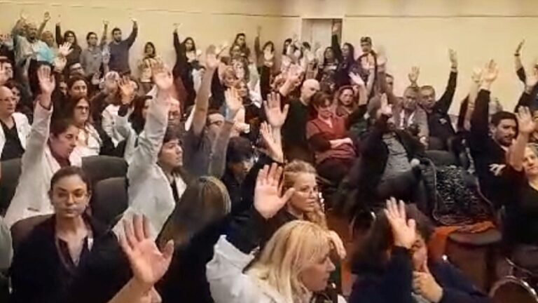 El Hospital Garrahan logra convocatoria del Gobierno tras protestas por mejoras salariales