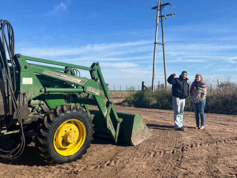 La Intendente recorrió trabajos en caminos rurales de Patricios